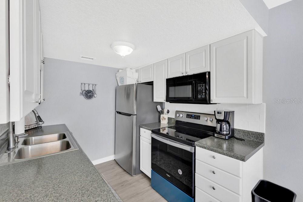 Image 8 of 28 For 1024 Plantation Drive B9