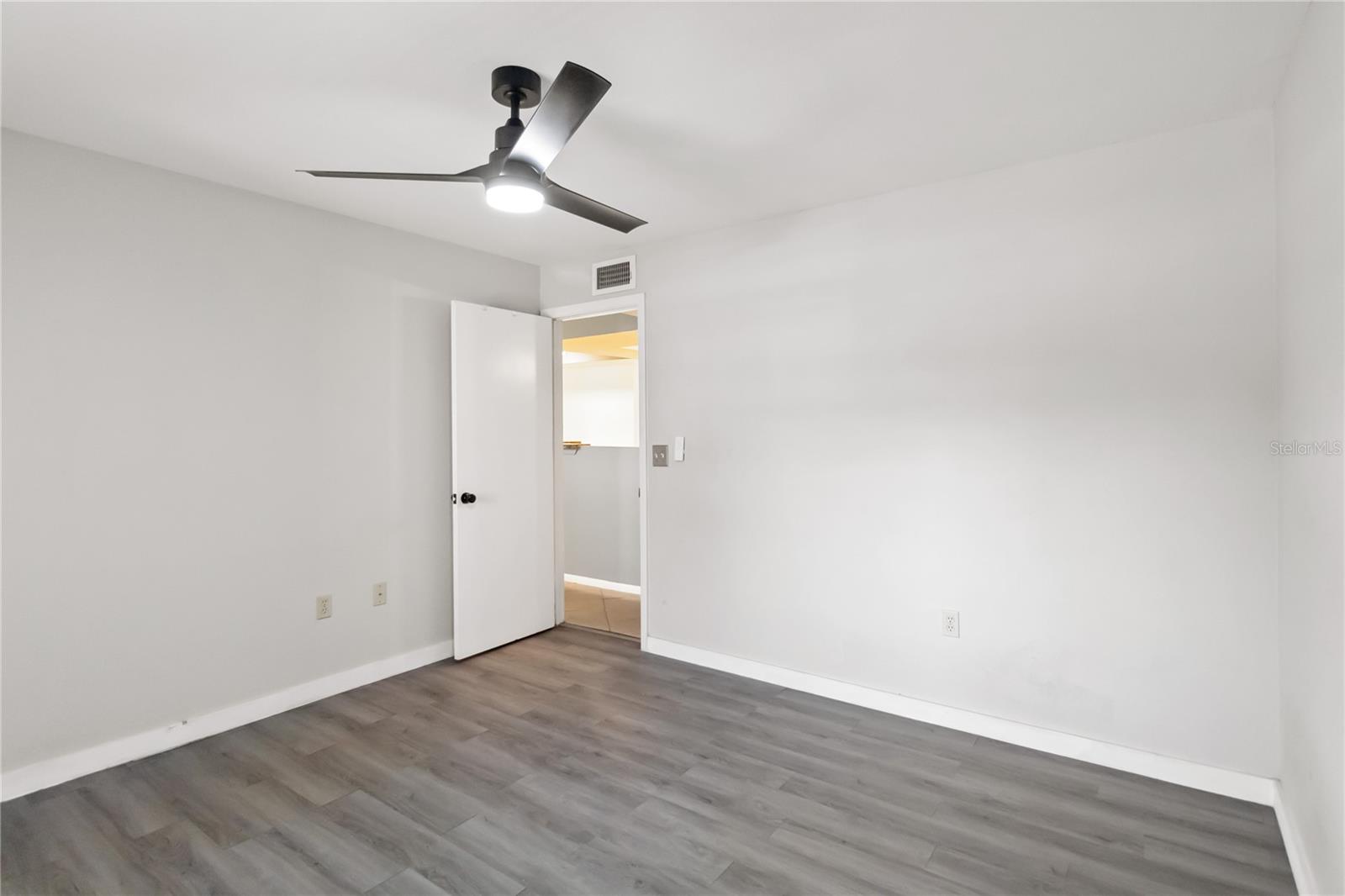 Image 15 of 21 For 3032 Parkway Boulevard 201