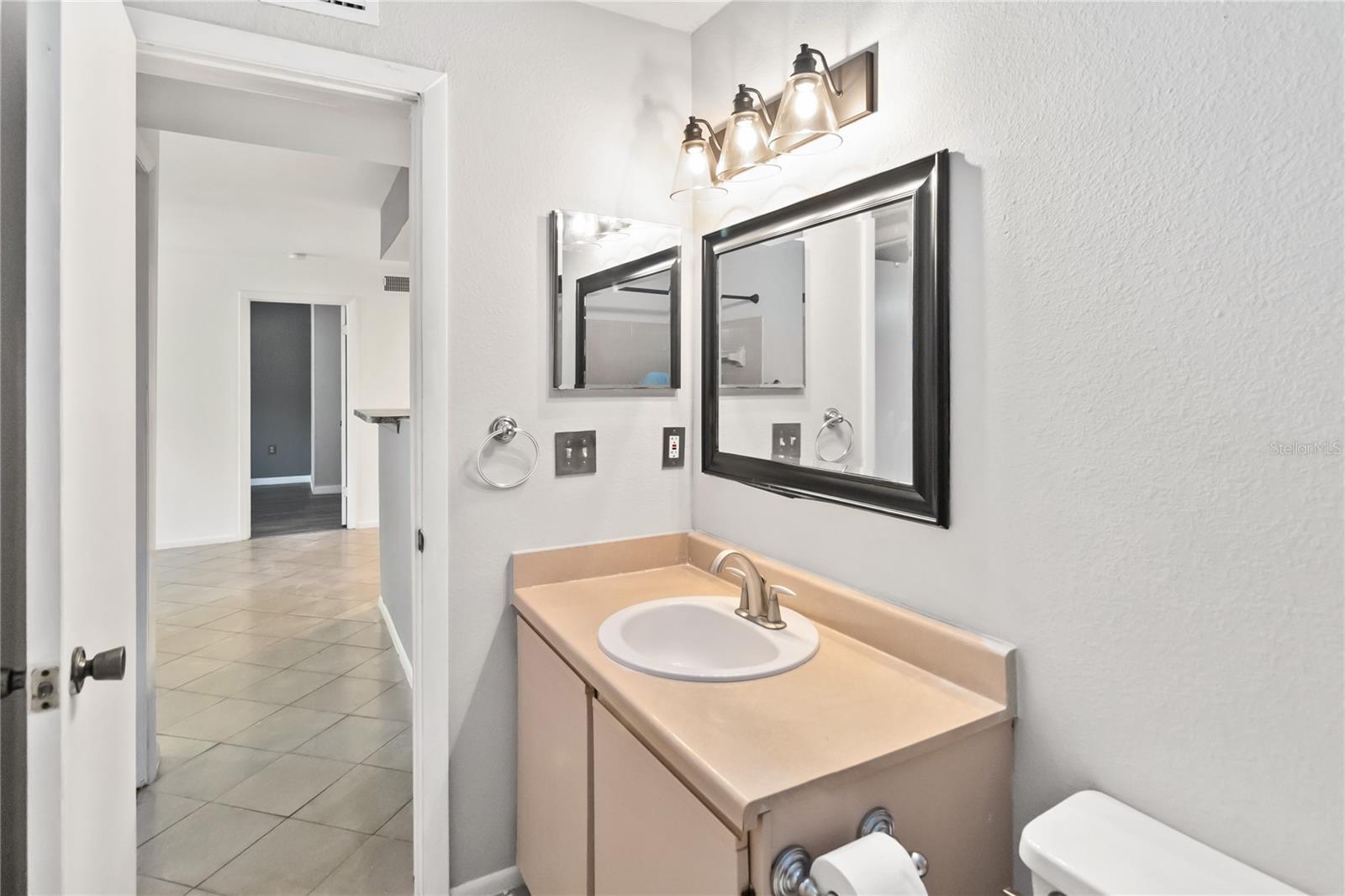 Image 17 of 21 For 3032 Parkway Boulevard 201