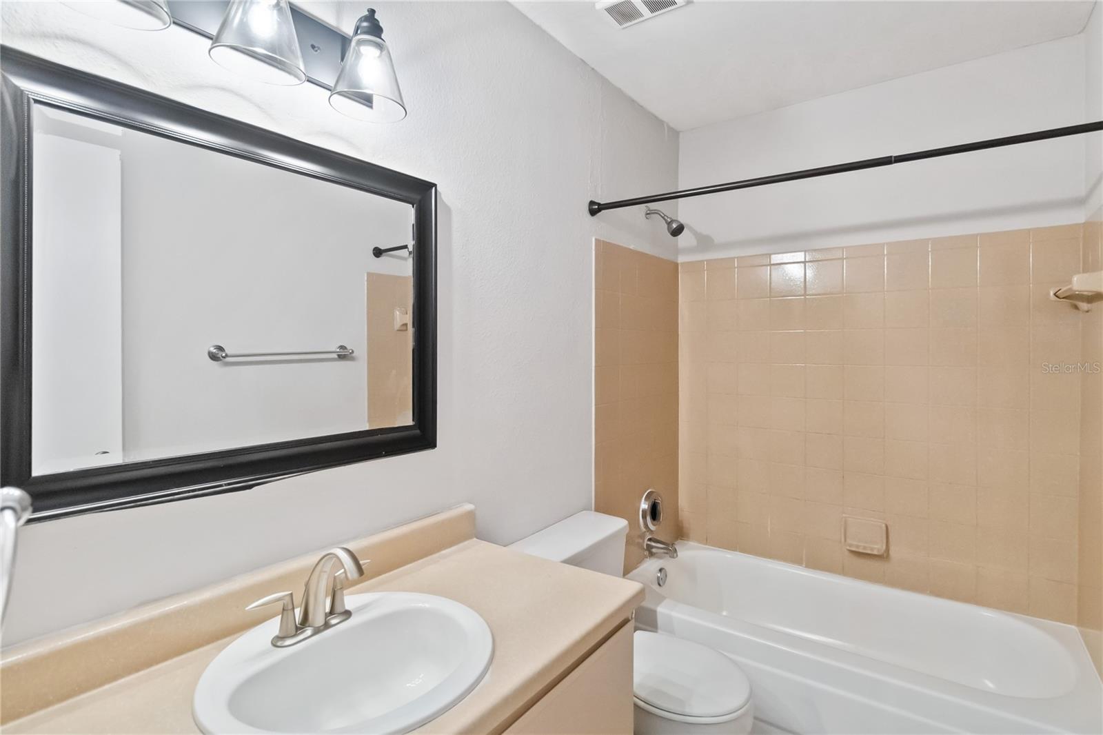 Image 18 of 21 For 3032 Parkway Boulevard 201