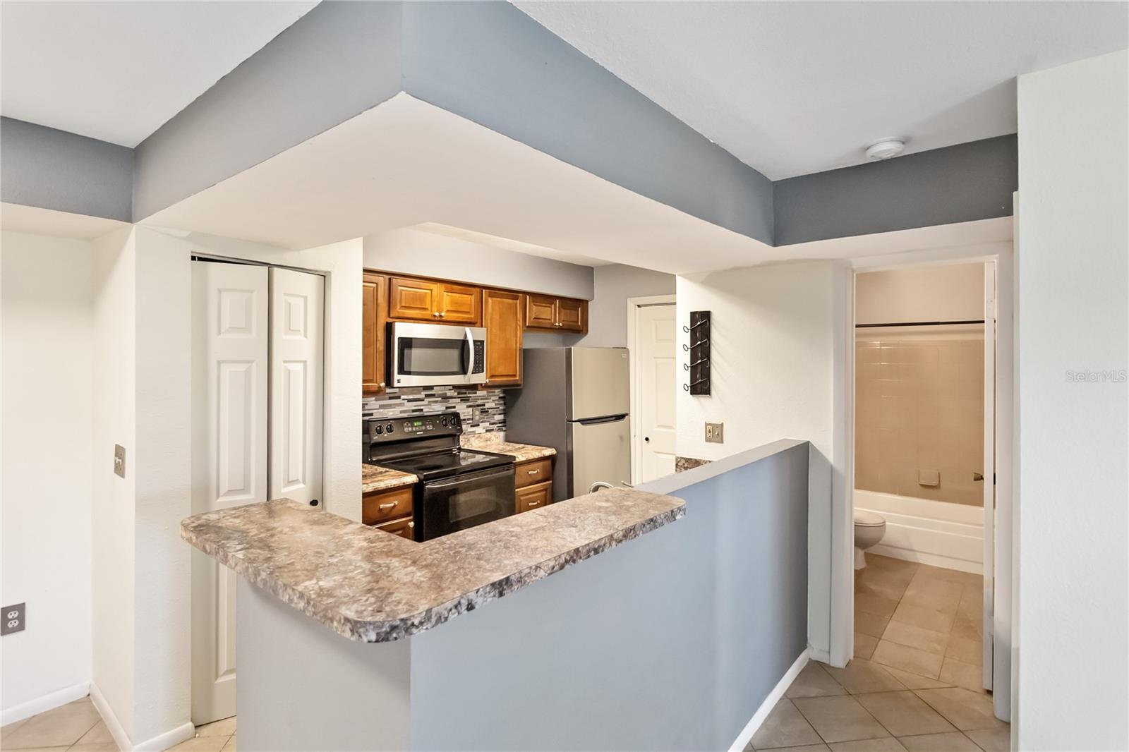 Image 5 of 21 For 3032 Parkway Boulevard 201