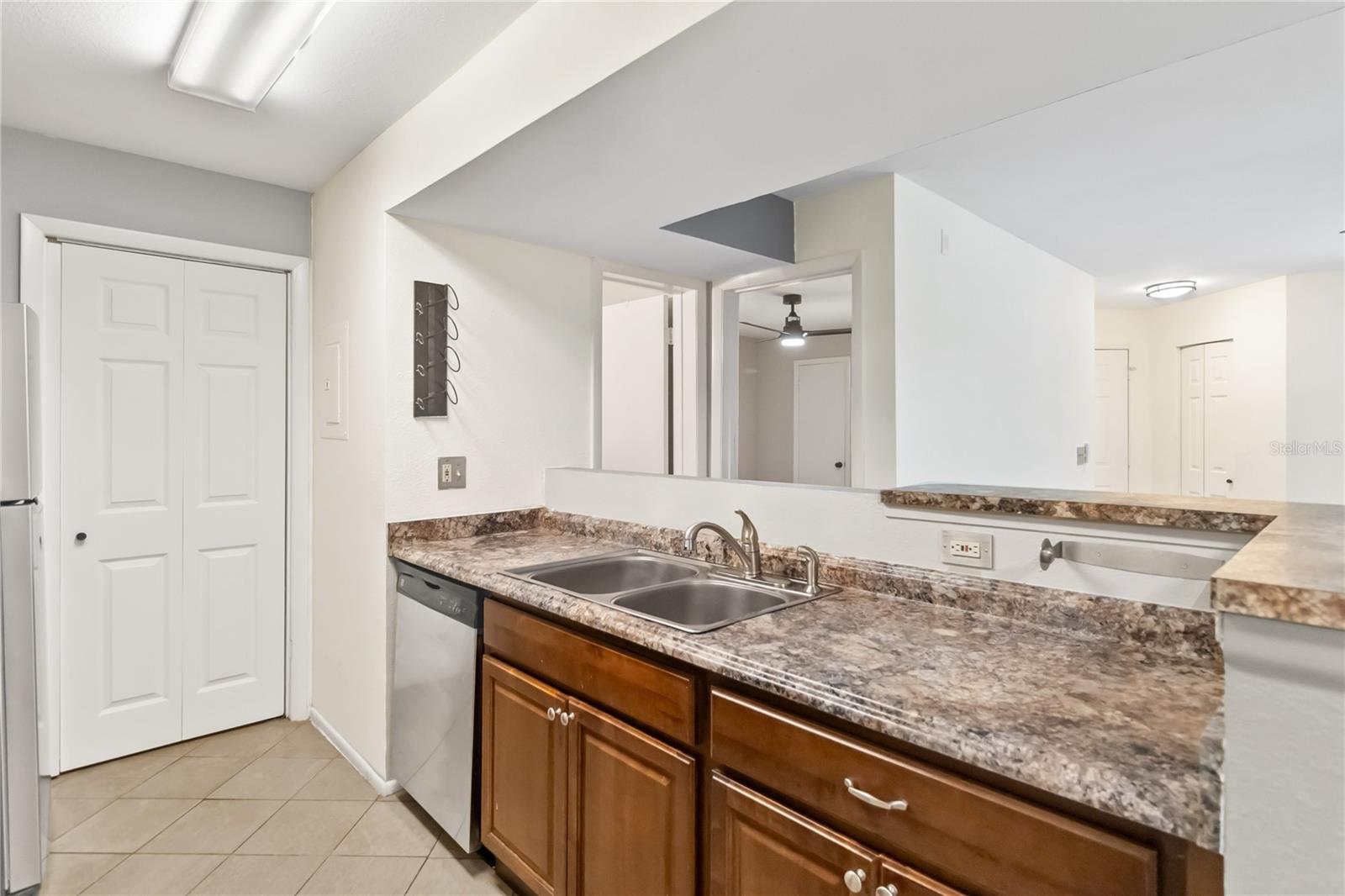 Image 8 of 21 For 3032 Parkway Boulevard 201
