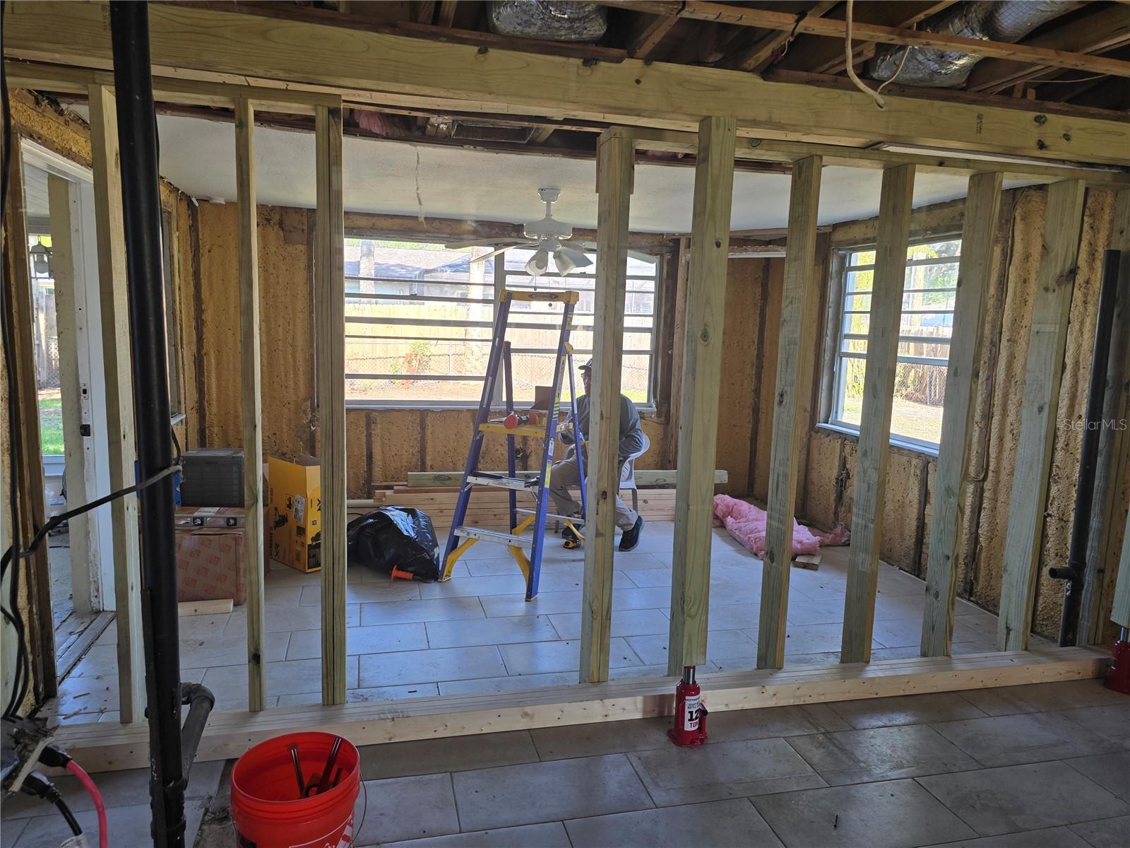 Image 10 of 18 For 7252 Dianne Drive