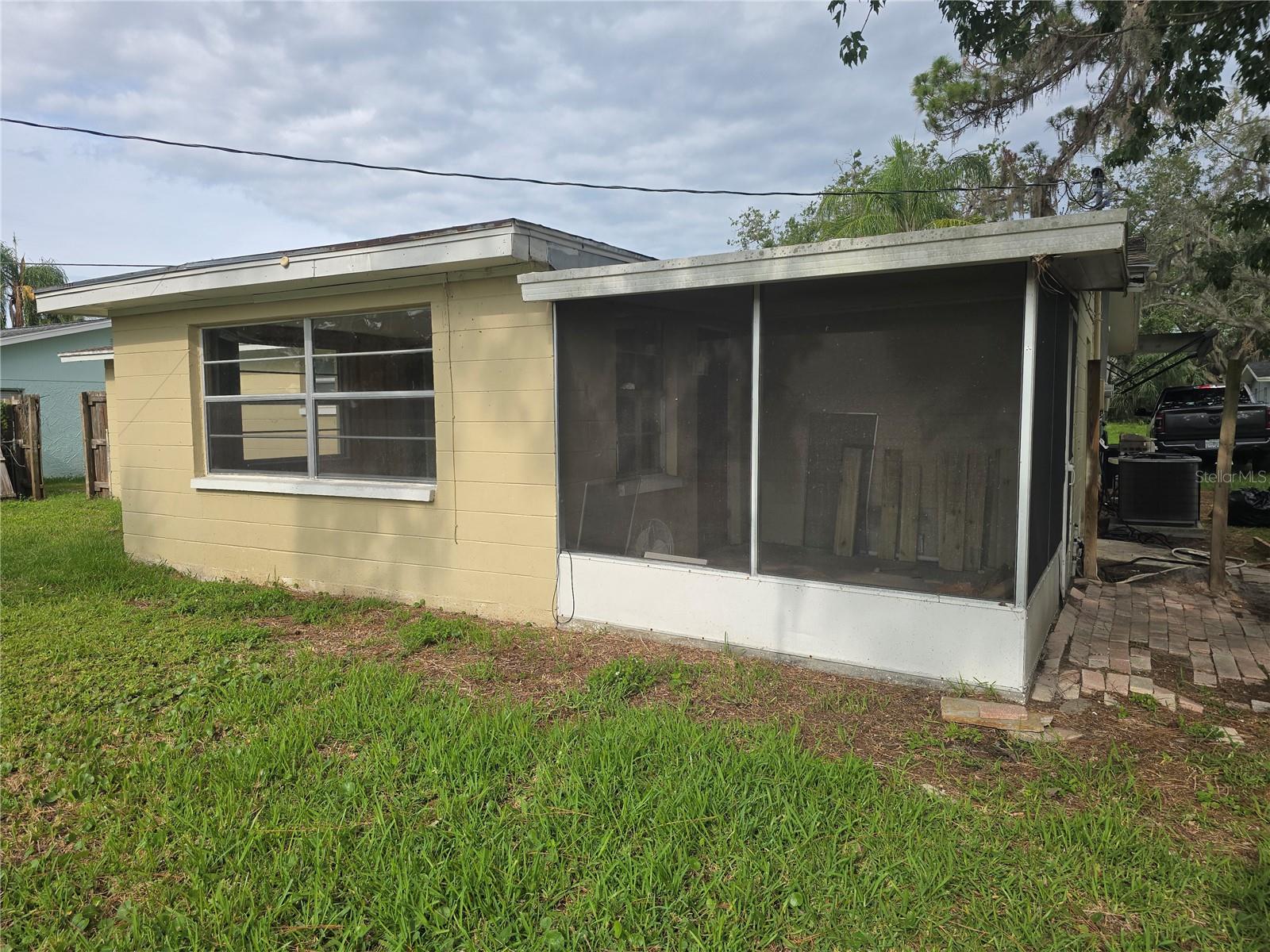 Image 20 of 28 For 7252 Dianne Drive