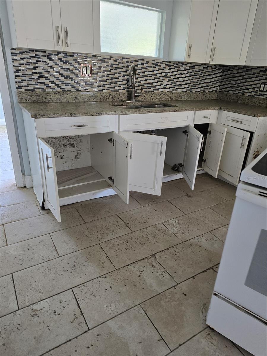 Image 21 of 28 For 7252 Dianne Drive