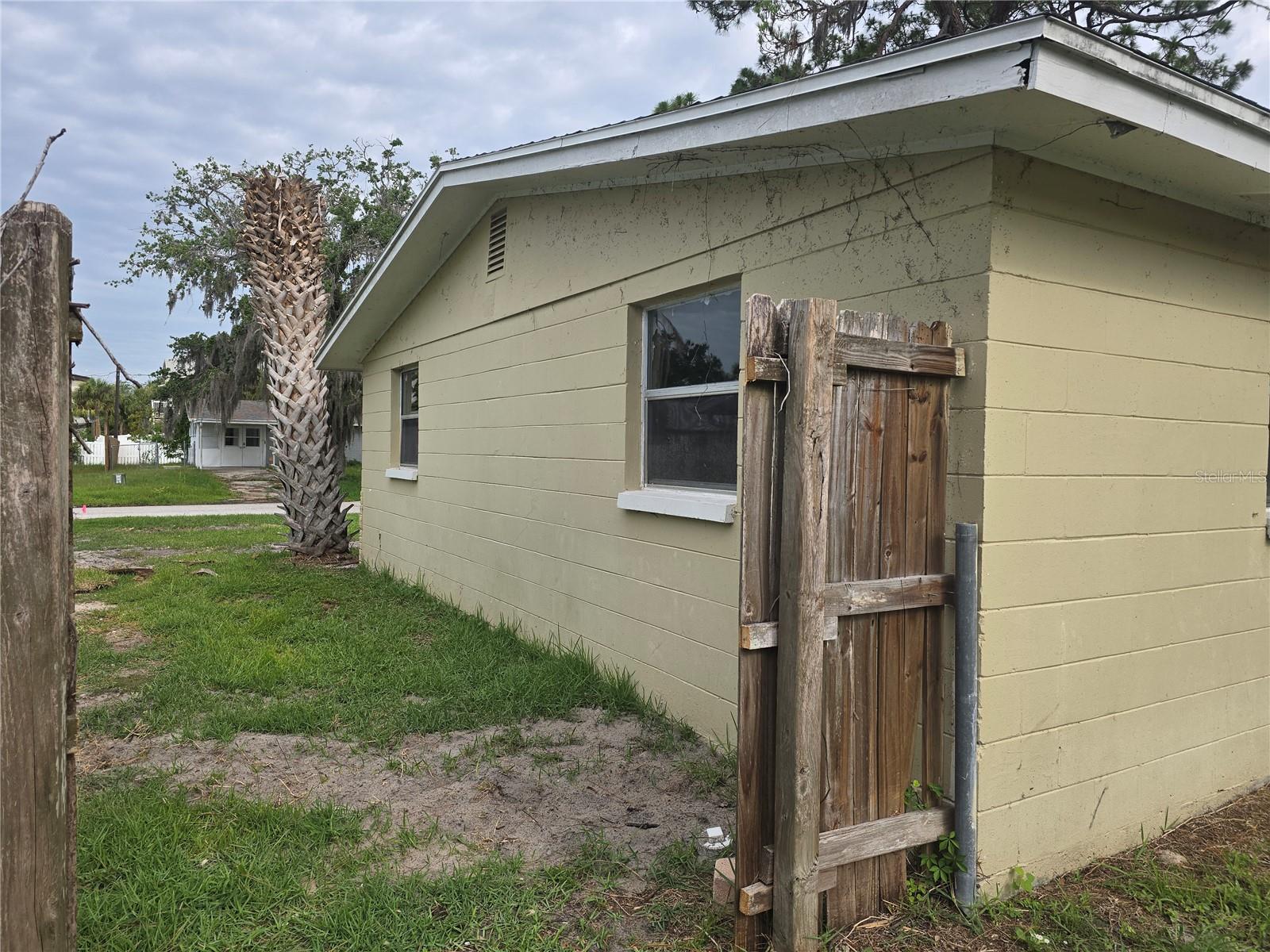 Image 4 of 18 For 7252 Dianne Drive