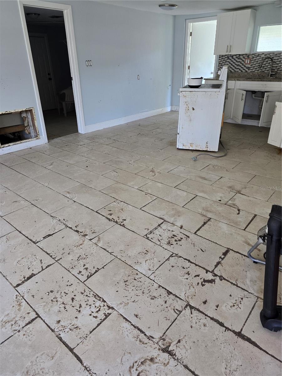 Image 6 of 18 For 7252 Dianne Drive