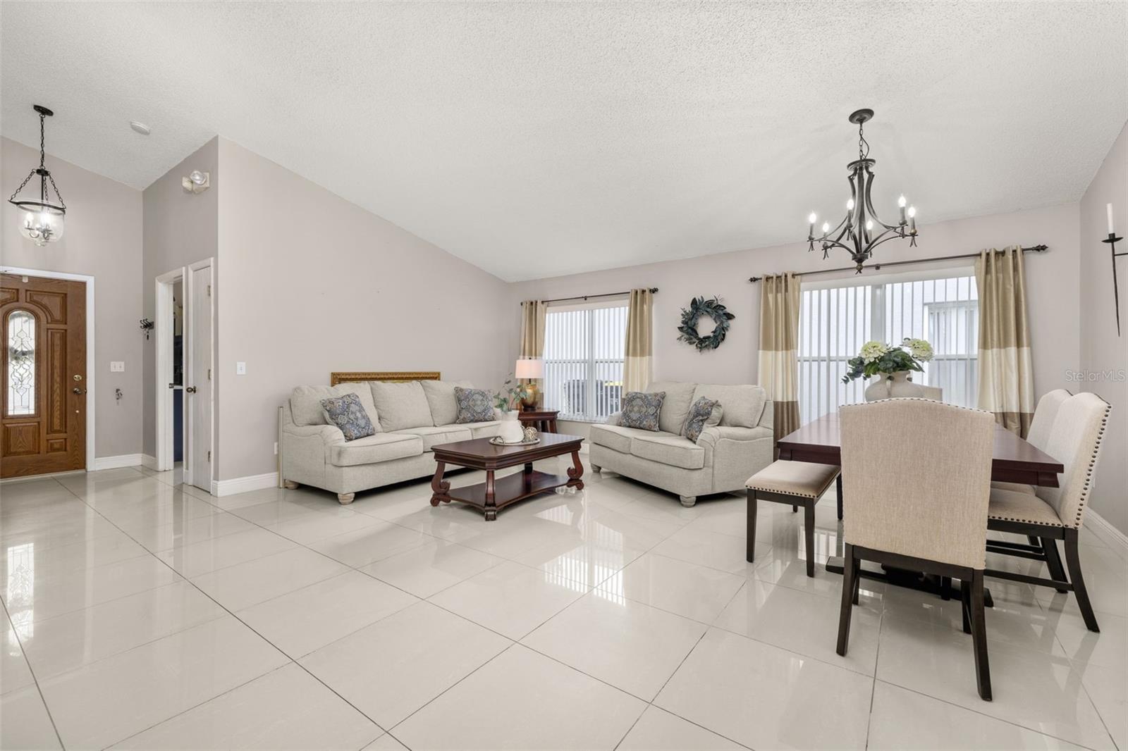 Image 10 of 63 For 211 Lockbreeze Drive