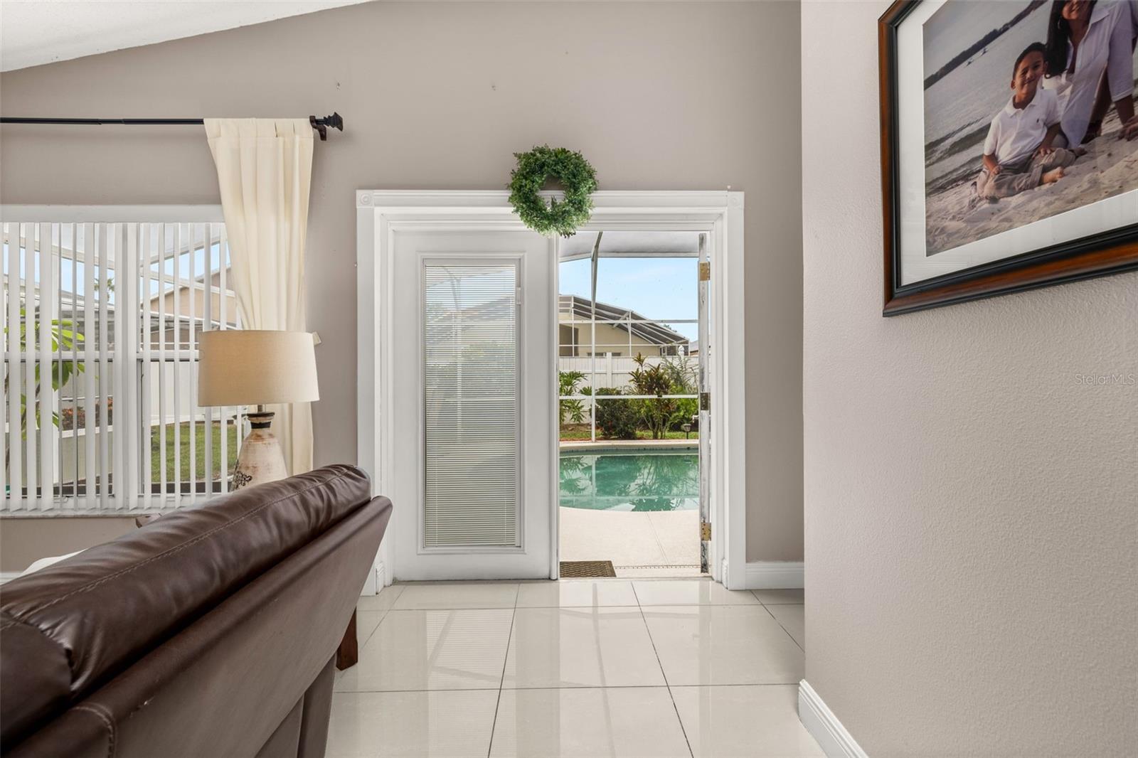 Image 22 of 63 For 211 Lockbreeze Drive
