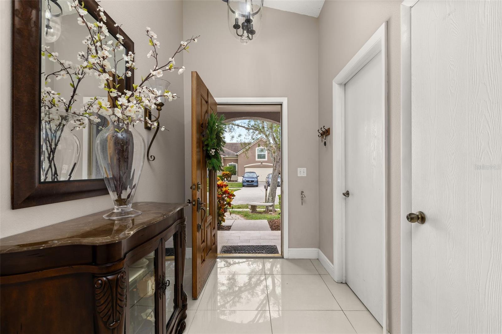 Image 3 of 63 For 211 Lockbreeze Drive