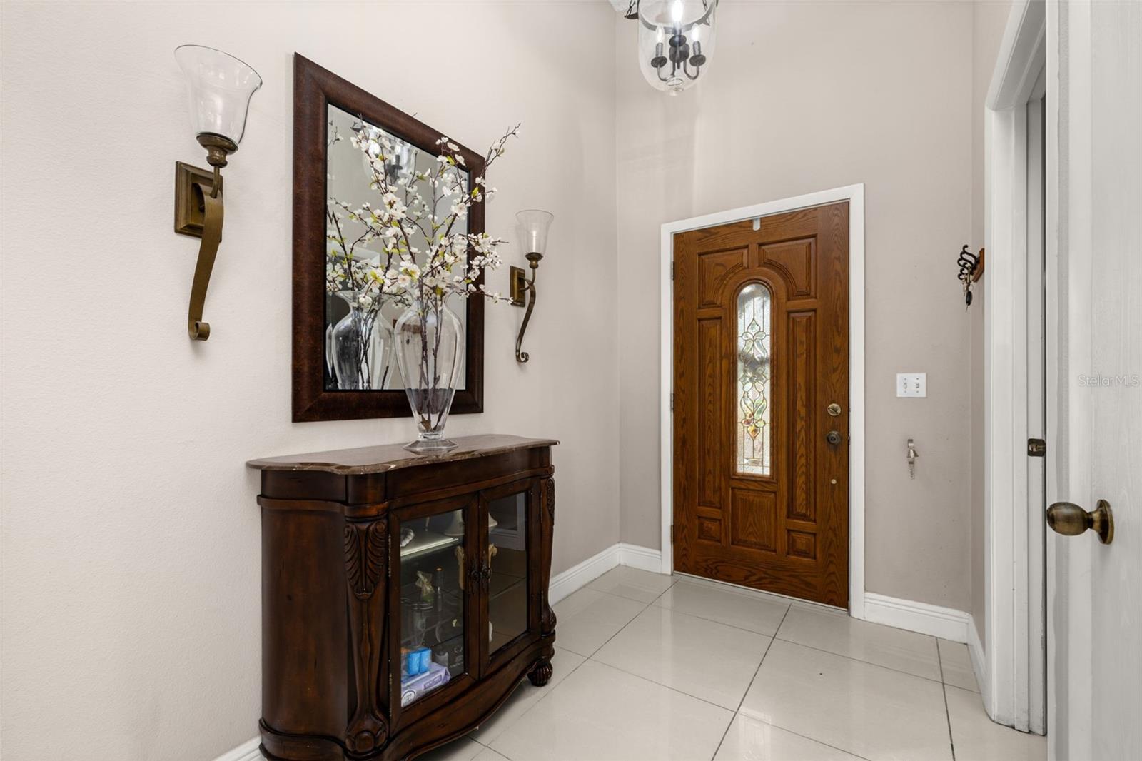 Image 4 of 63 For 211 Lockbreeze Drive