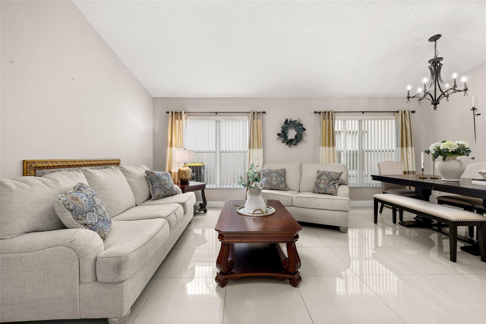 Image 7 of 63 For 211 Lockbreeze Drive