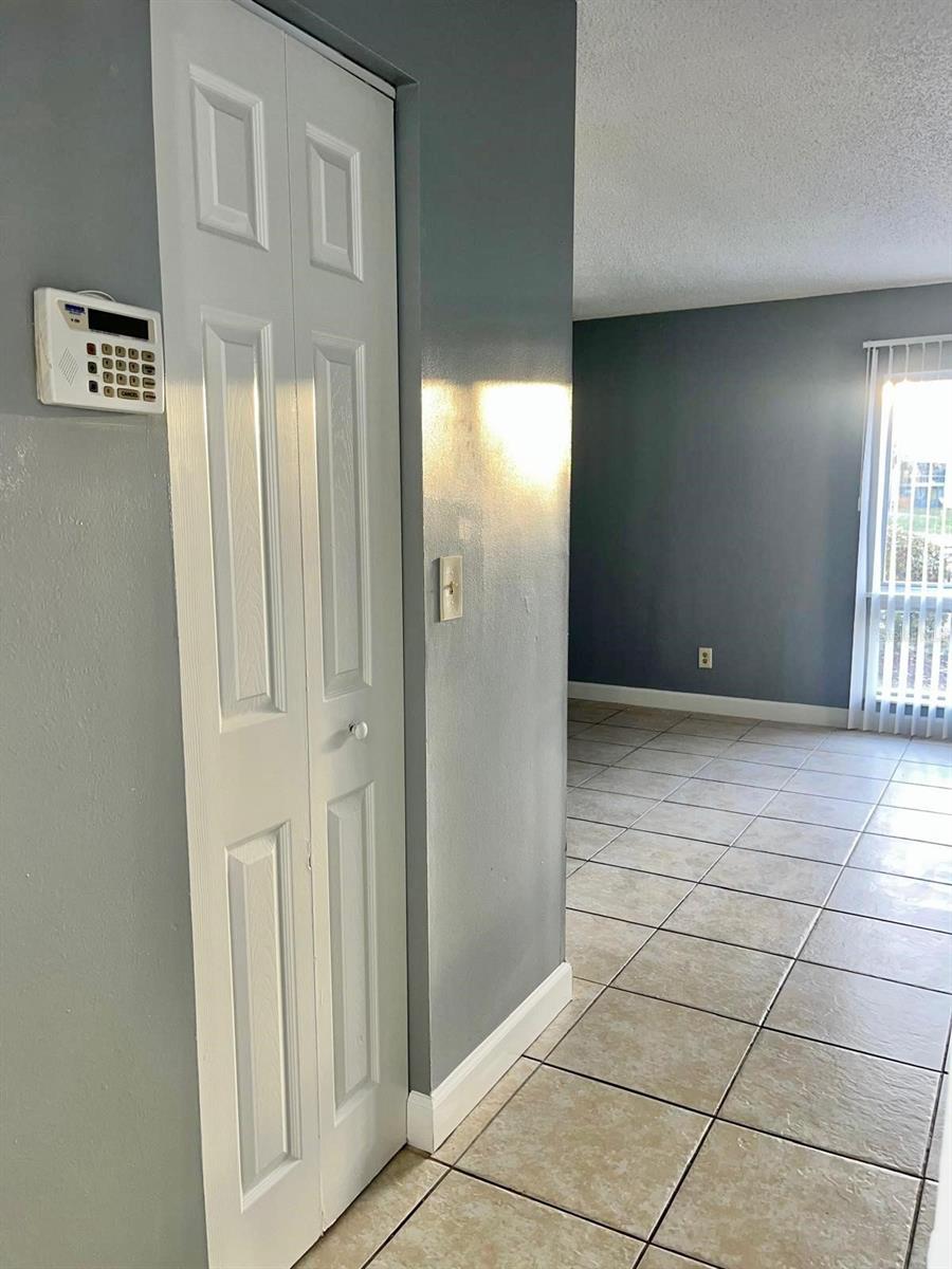 Image 4 of 23 For 4527 Lakeway Drive 3701