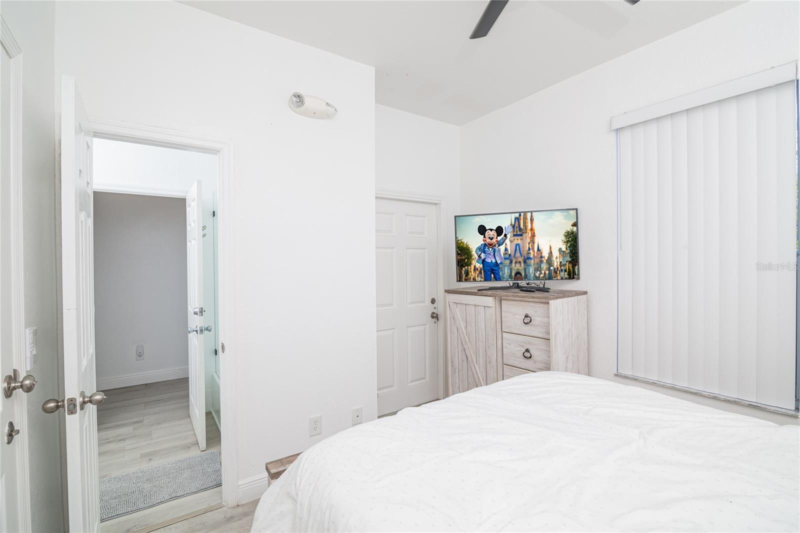 Image 10 of 56 For 733 Calabria Avenue