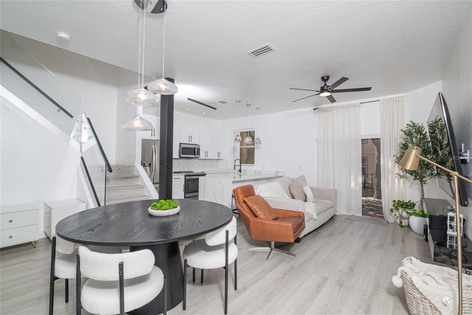 Image 14 of 56 For 733 Calabria Avenue
