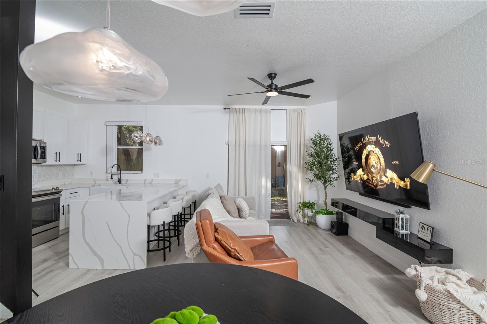 Image 15 of 56 For 733 Calabria Avenue