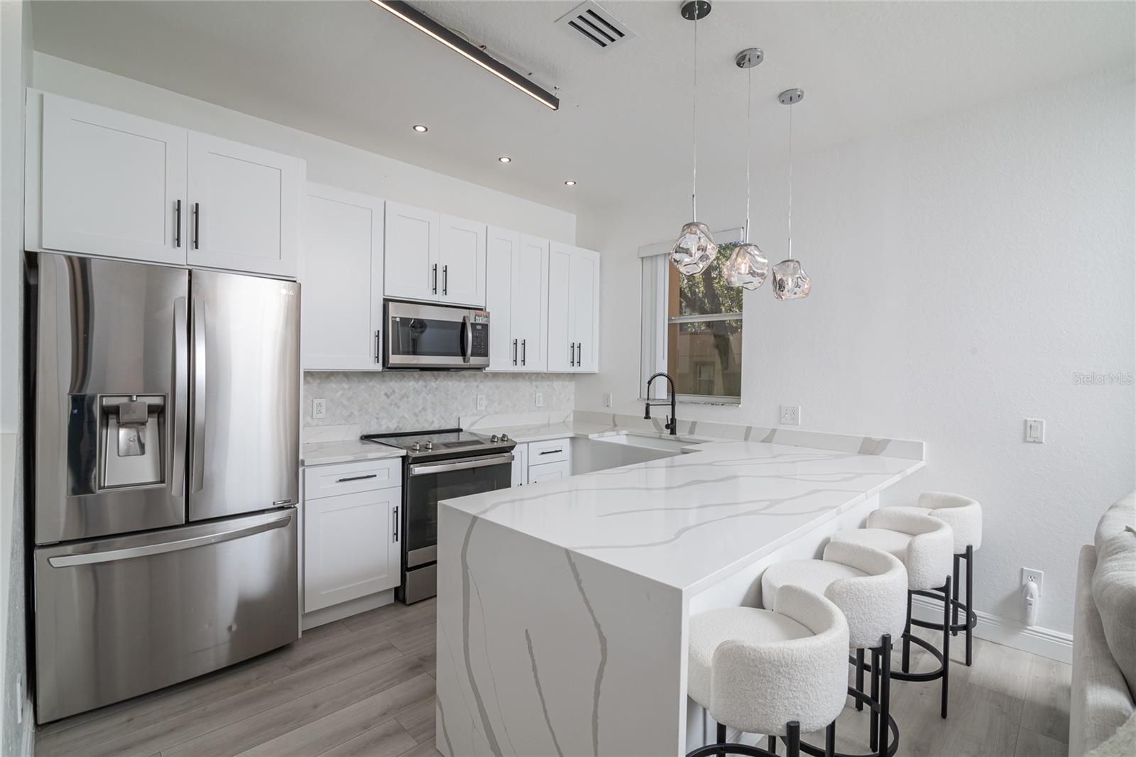 Image 21 of 56 For 733 Calabria Avenue