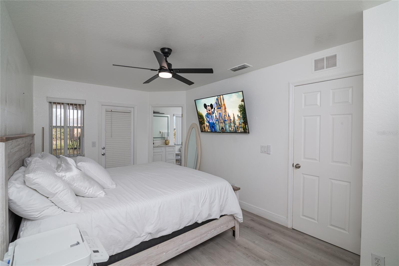 Image 39 of 56 For 733 Calabria Avenue