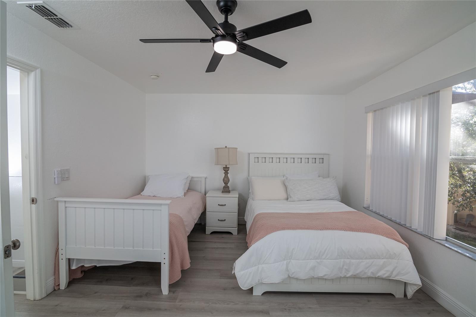 Image 41 of 56 For 733 Calabria Avenue
