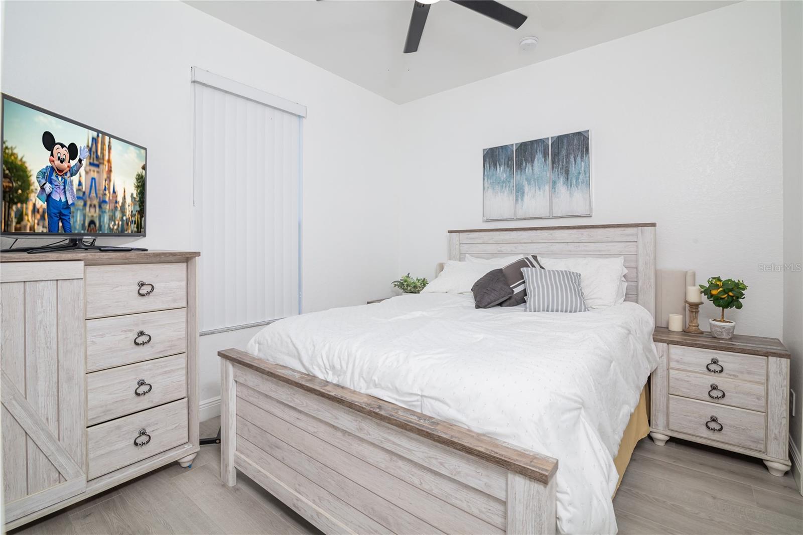 Image 8 of 56 For 733 Calabria Avenue