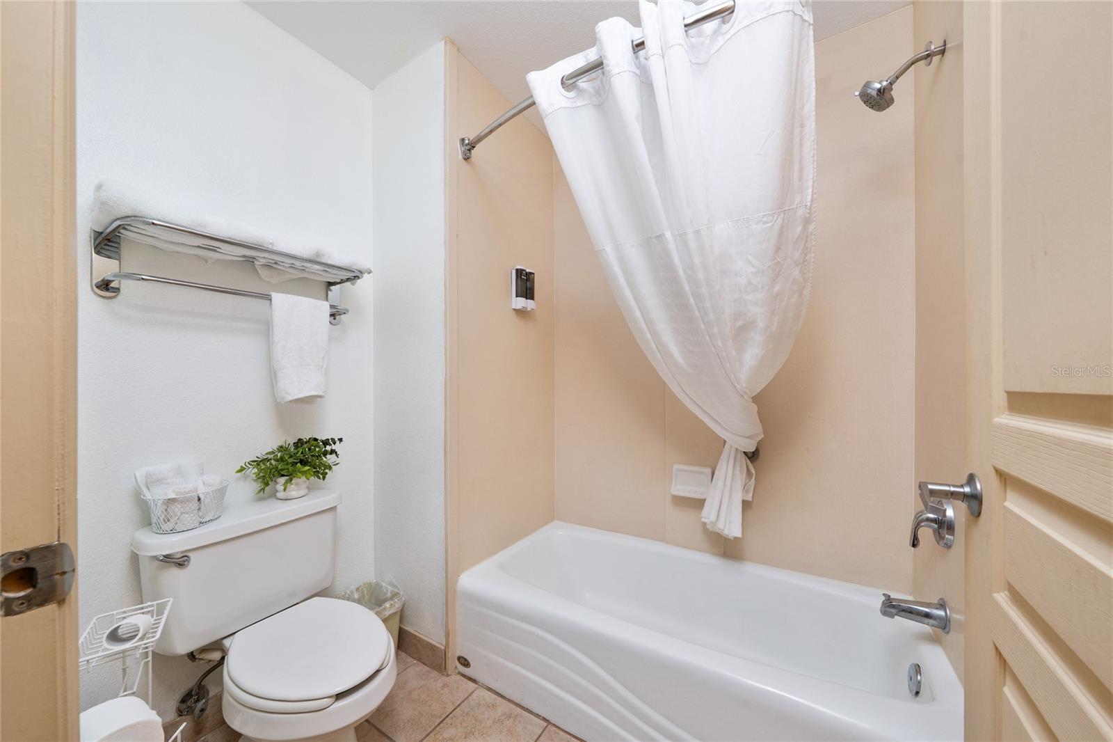 Image 11 of 26 For 8303 Palm Parkway 401