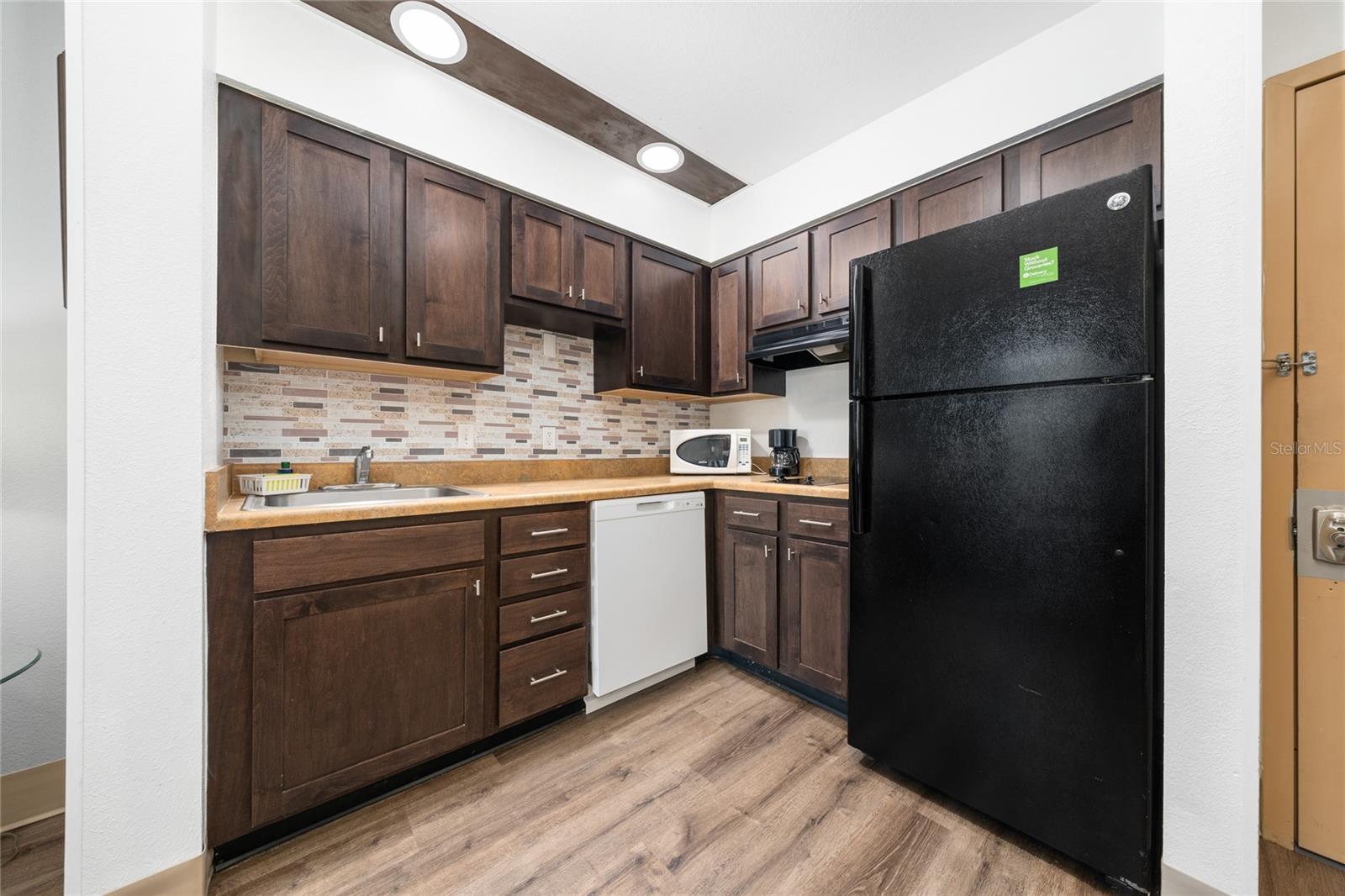 Image 9 of 26 For 8303 Palm Parkway 401