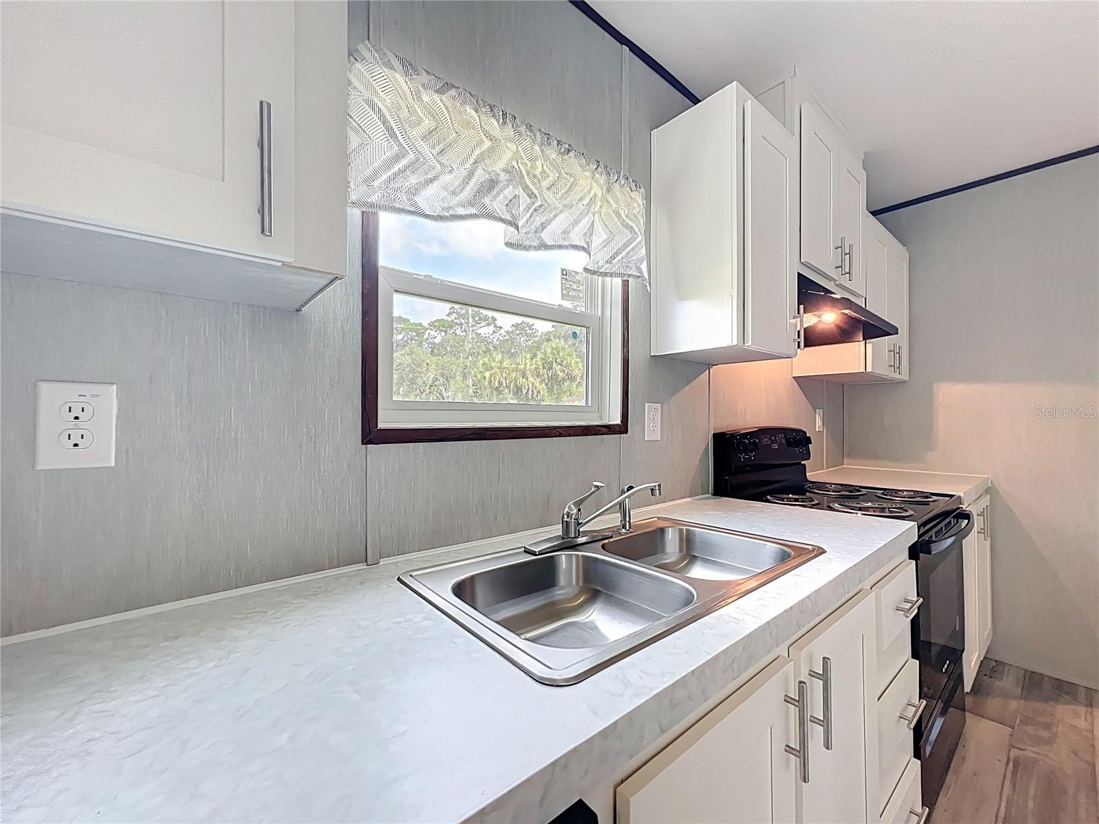 Image 18 of 52 For 8969 Candleglow Street