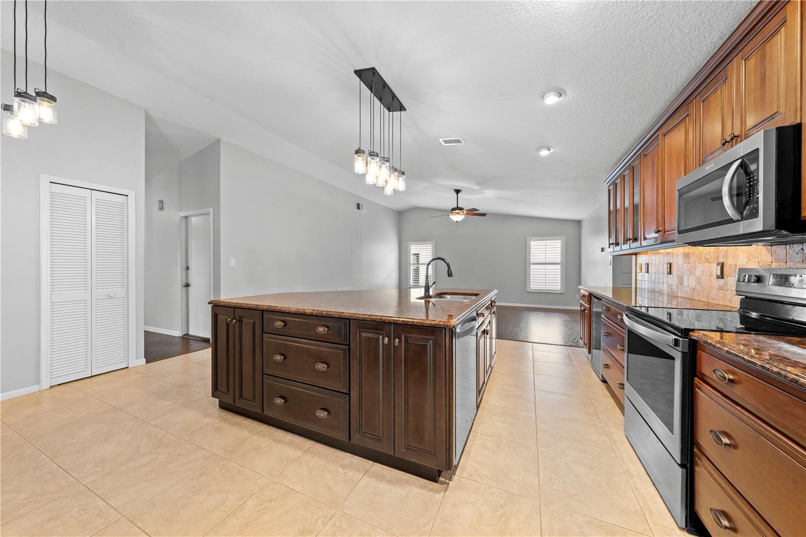 Image 12 of 69 For 3509 Molona Drive