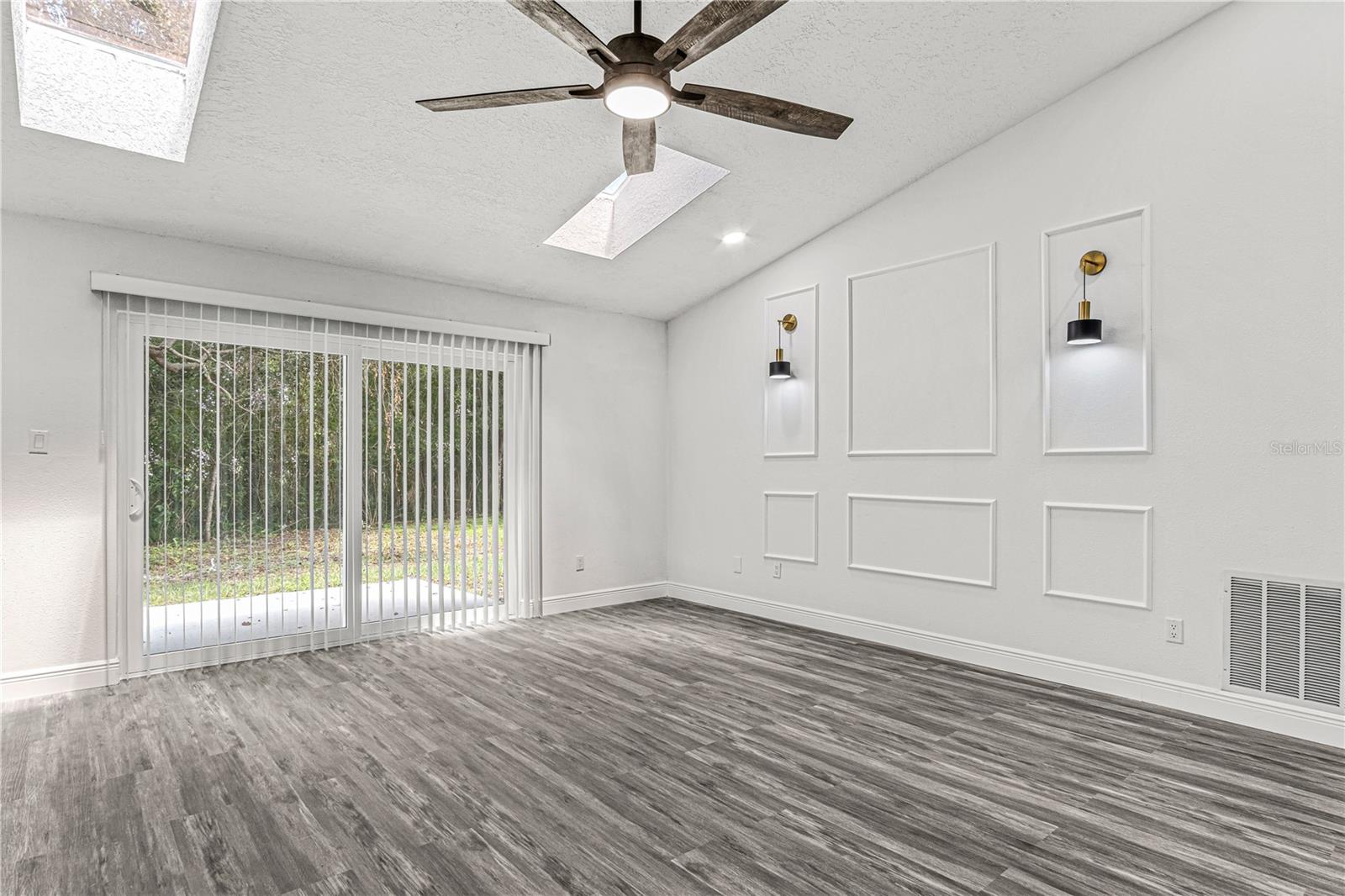 Image 17 of 45 For 2736 Logandale Drive