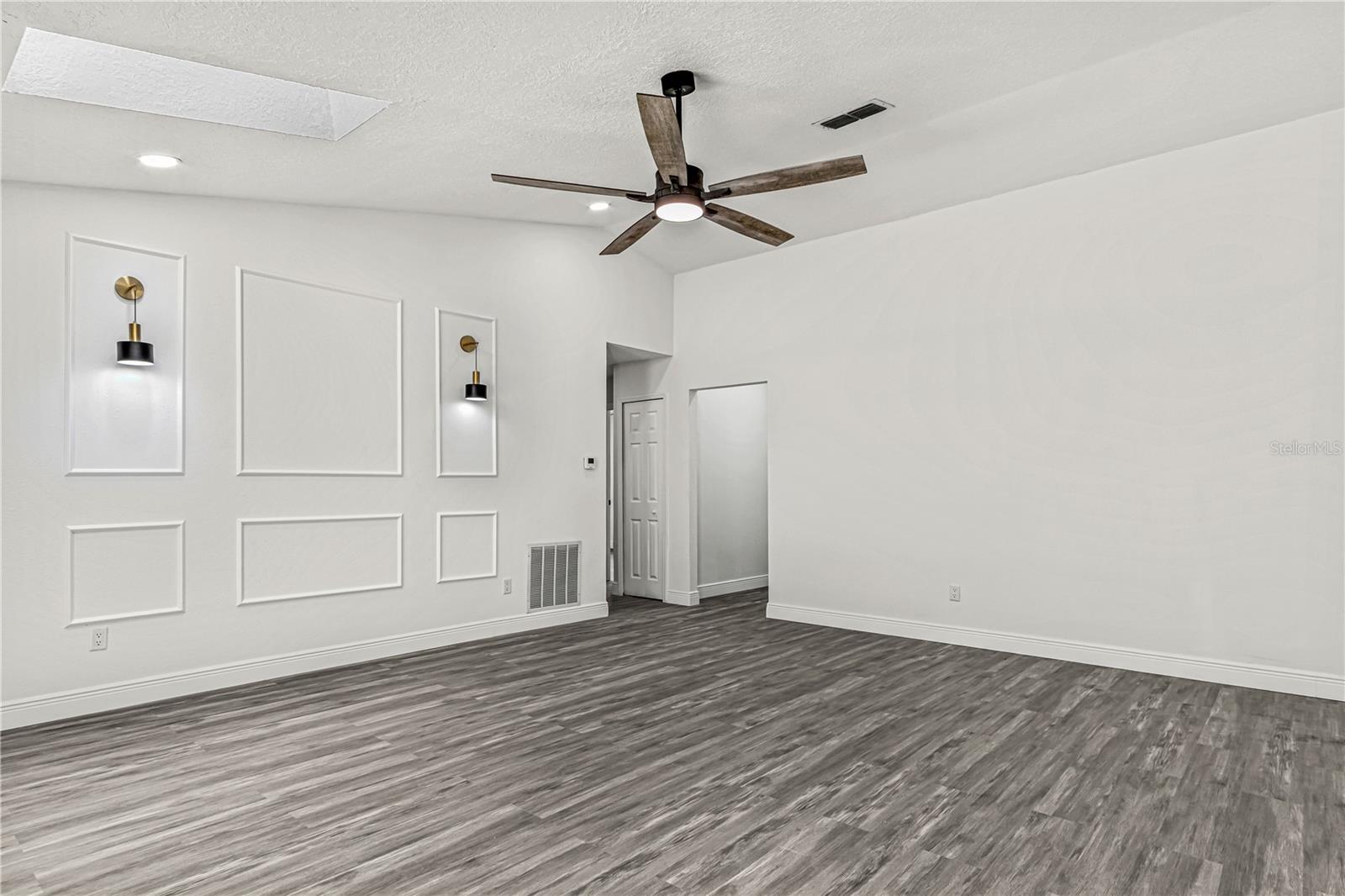 Image 18 of 45 For 2736 Logandale Drive