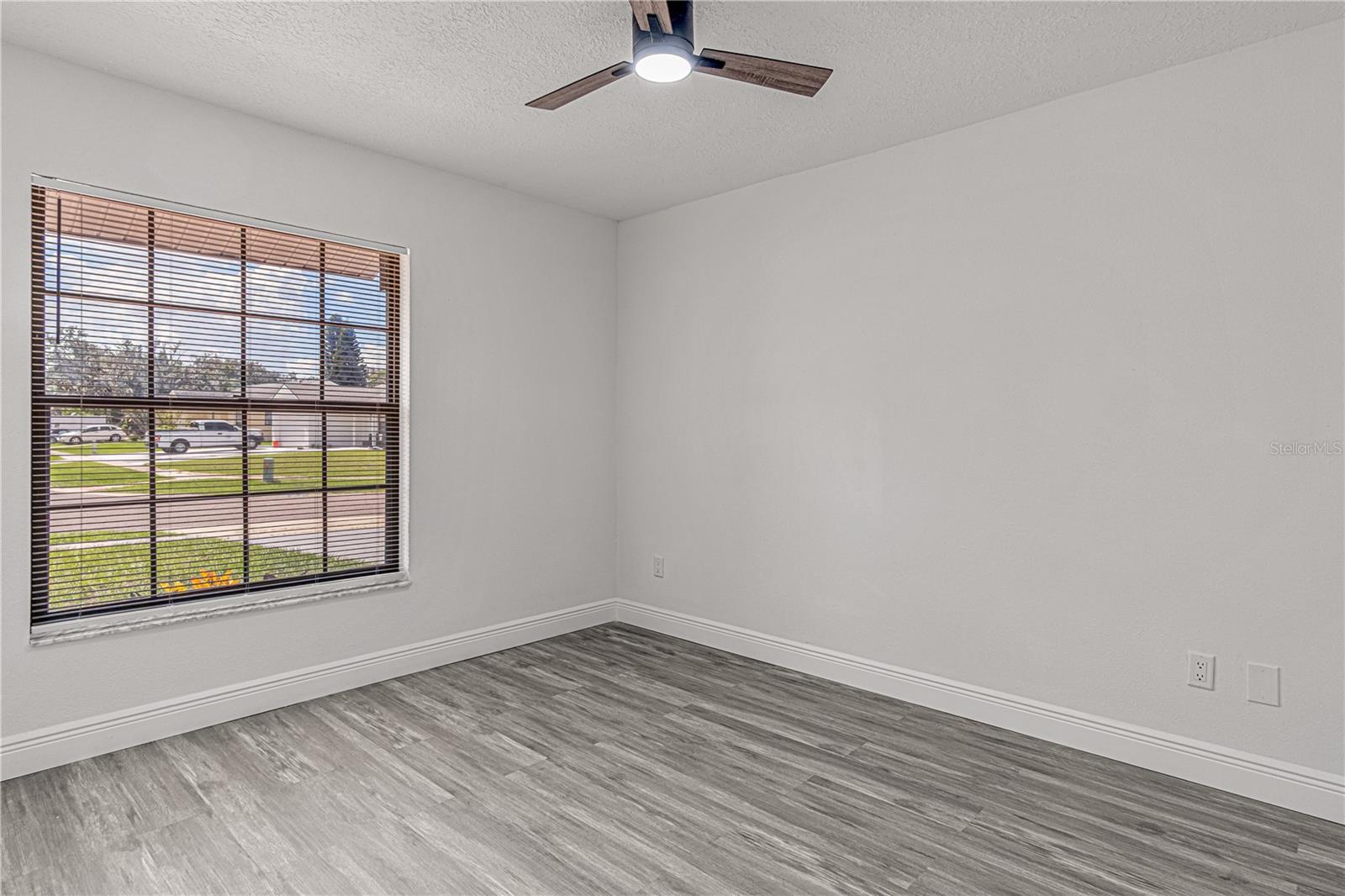 Image 21 of 45 For 2736 Logandale Drive