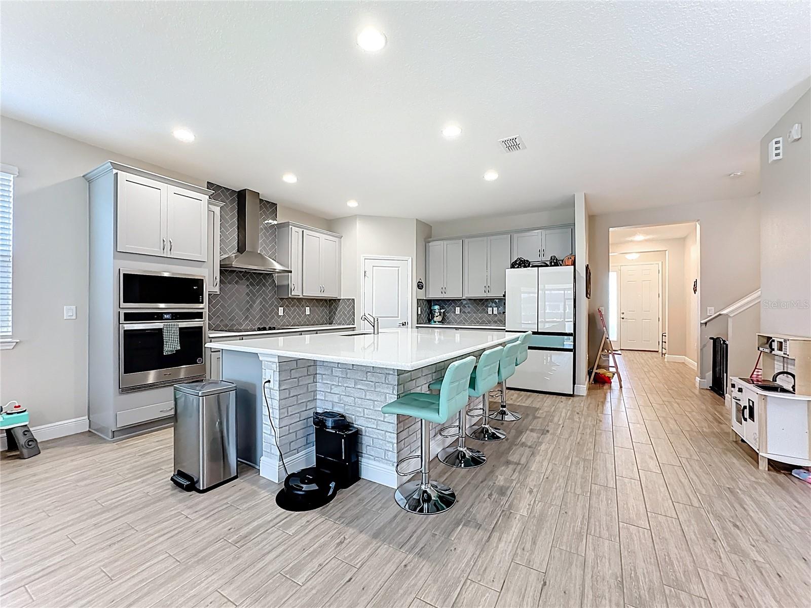Image 13 of 70 For 14773 Milfoil Avenue