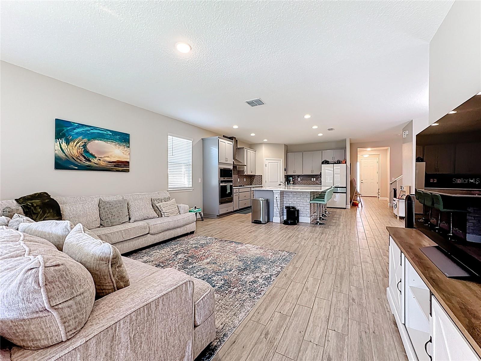 Image 16 of 70 For 14773 Milfoil Avenue