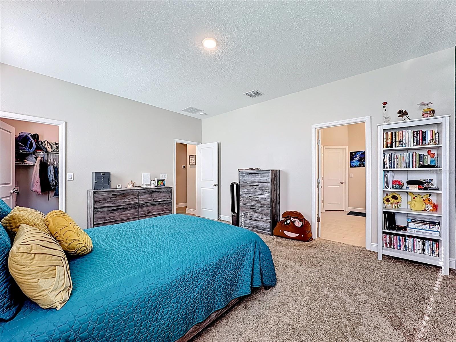 Image 36 of 70 For 14773 Milfoil Avenue