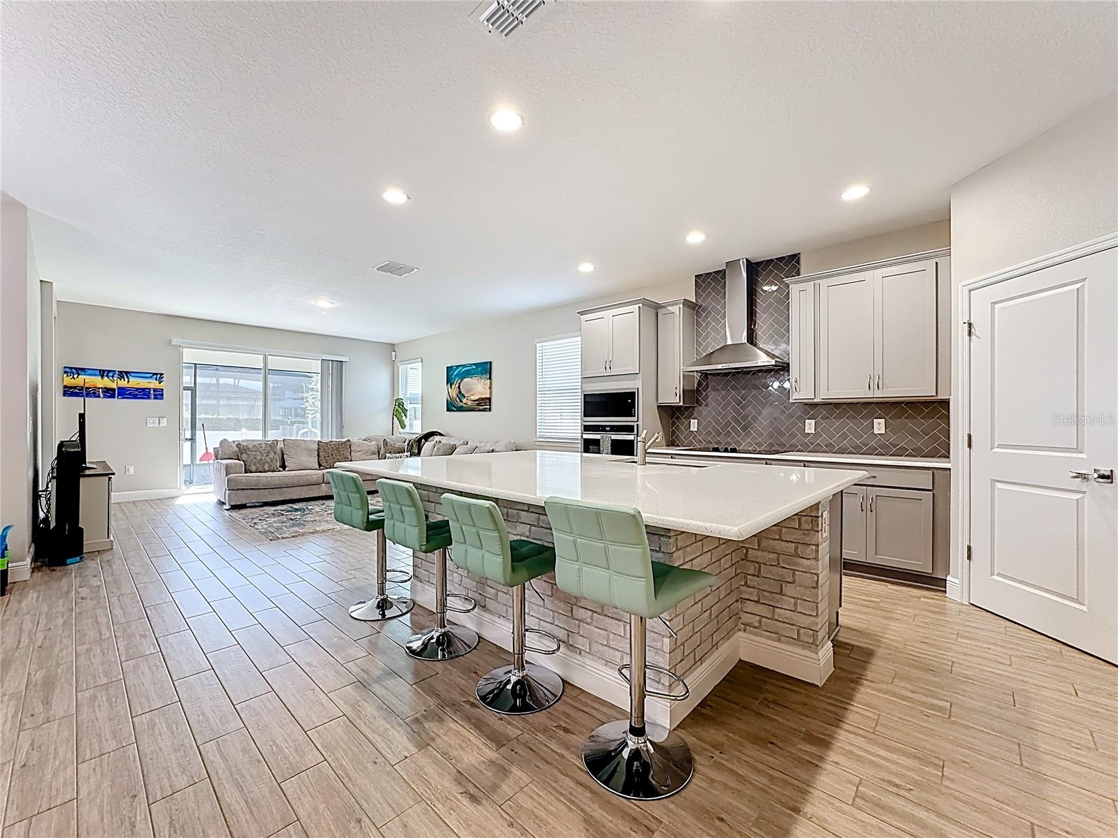Image 7 of 70 For 14773 Milfoil Avenue