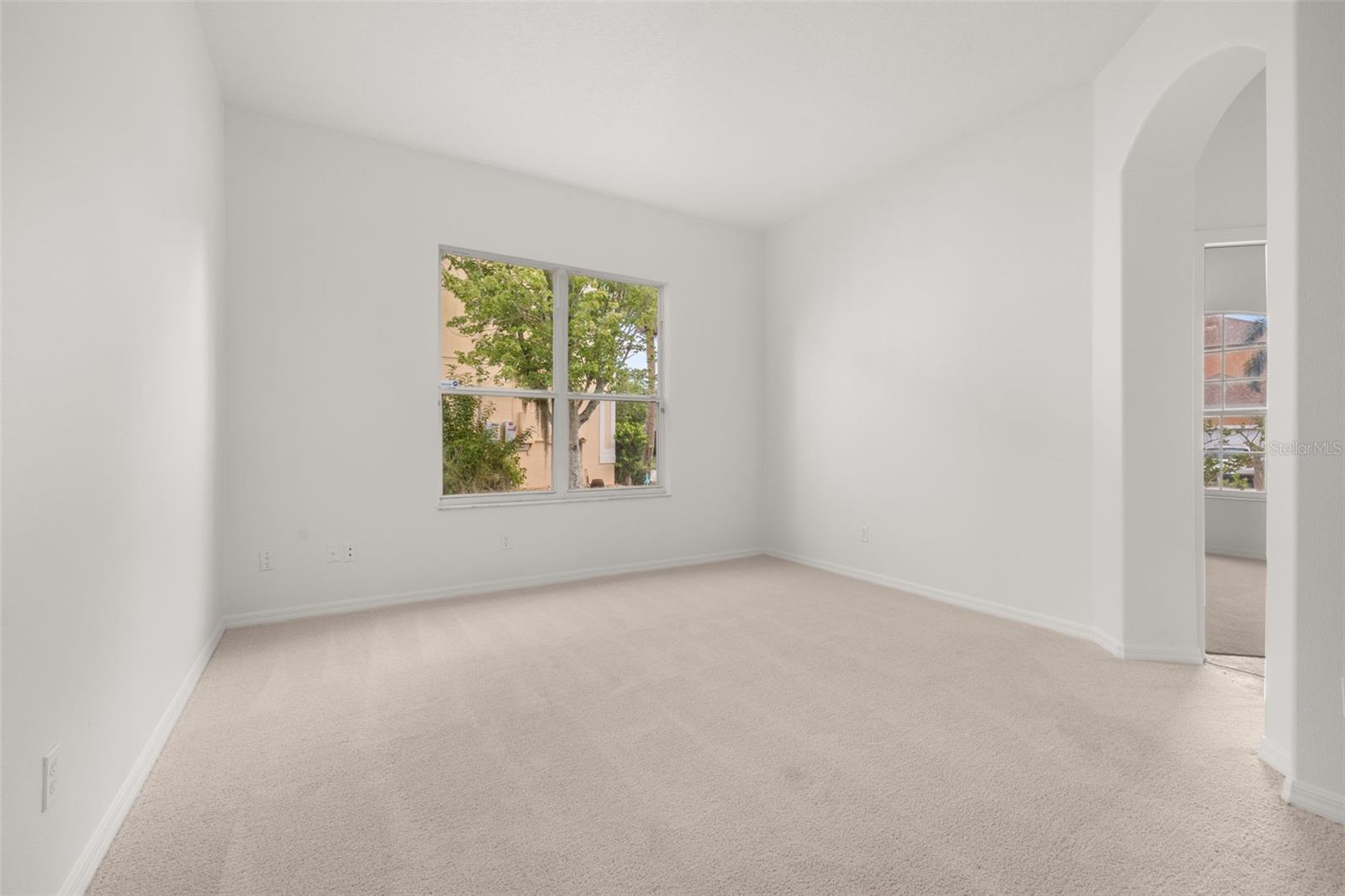 Image 11 of 84 For 2172 The Oaks Boulevard