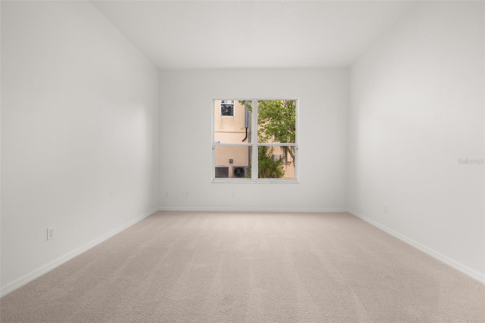 Image 12 of 84 For 2172 The Oaks Boulevard