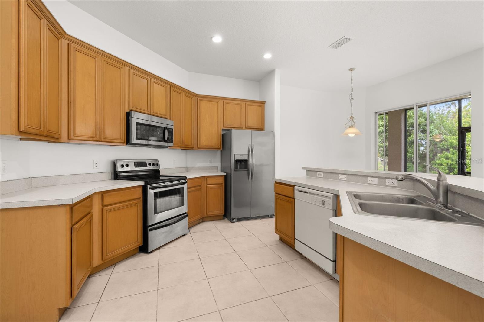 Image 23 of 84 For 2172 The Oaks Boulevard