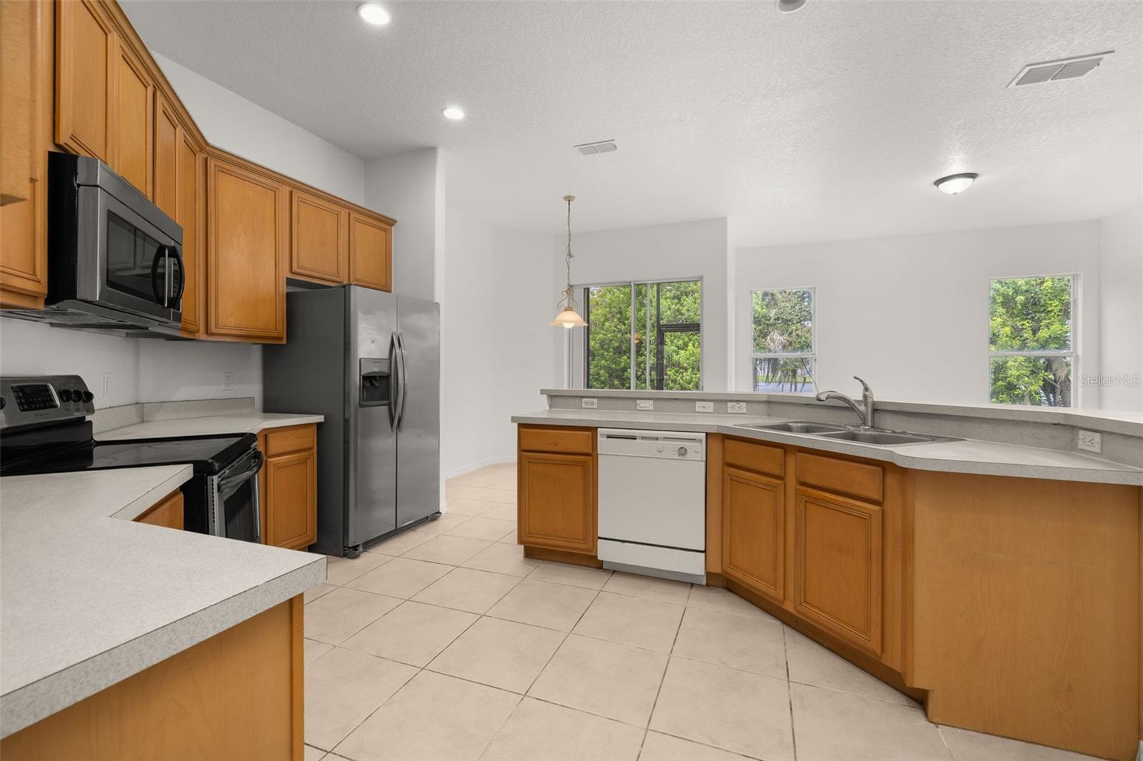 Image 24 of 84 For 2172 The Oaks Boulevard