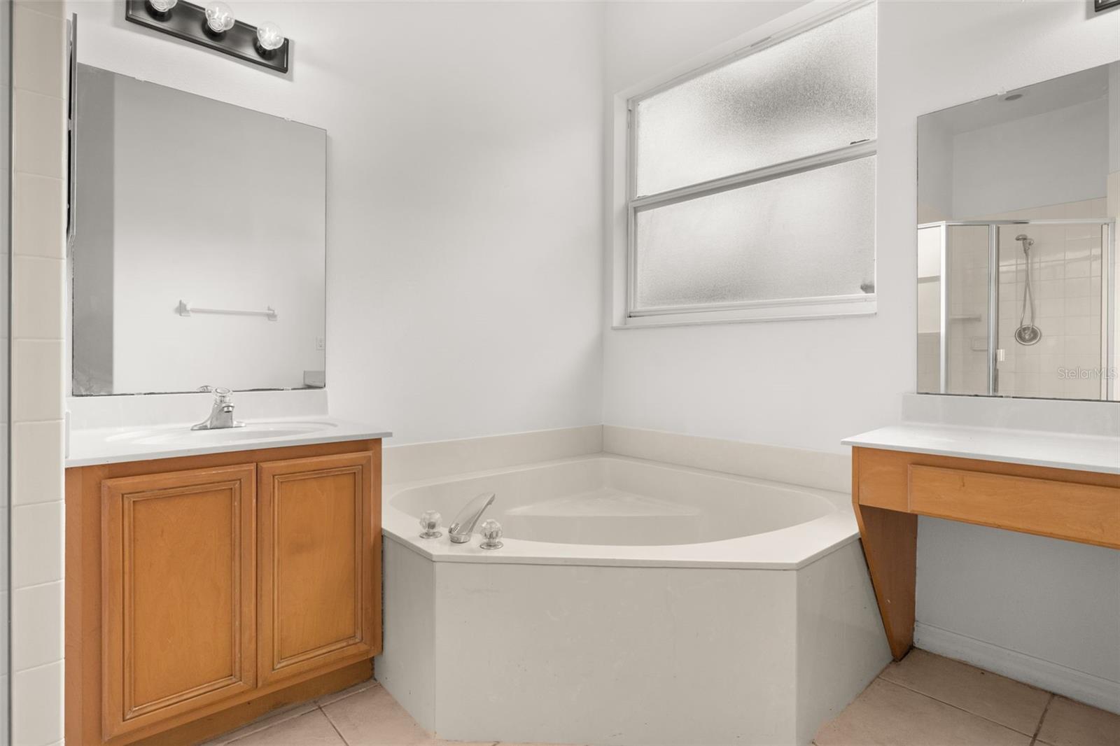 Image 39 of 84 For 2172 The Oaks Boulevard