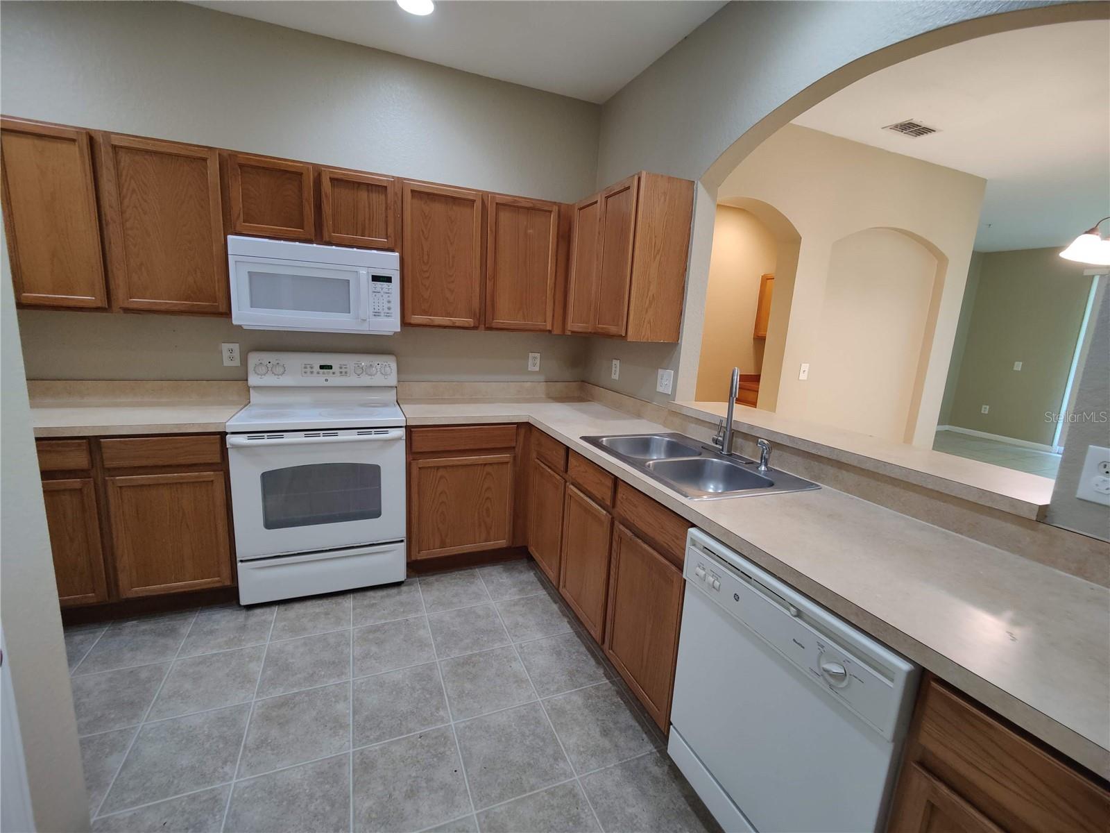 Image 3 of 40 For 2980 Ashland Lane S
