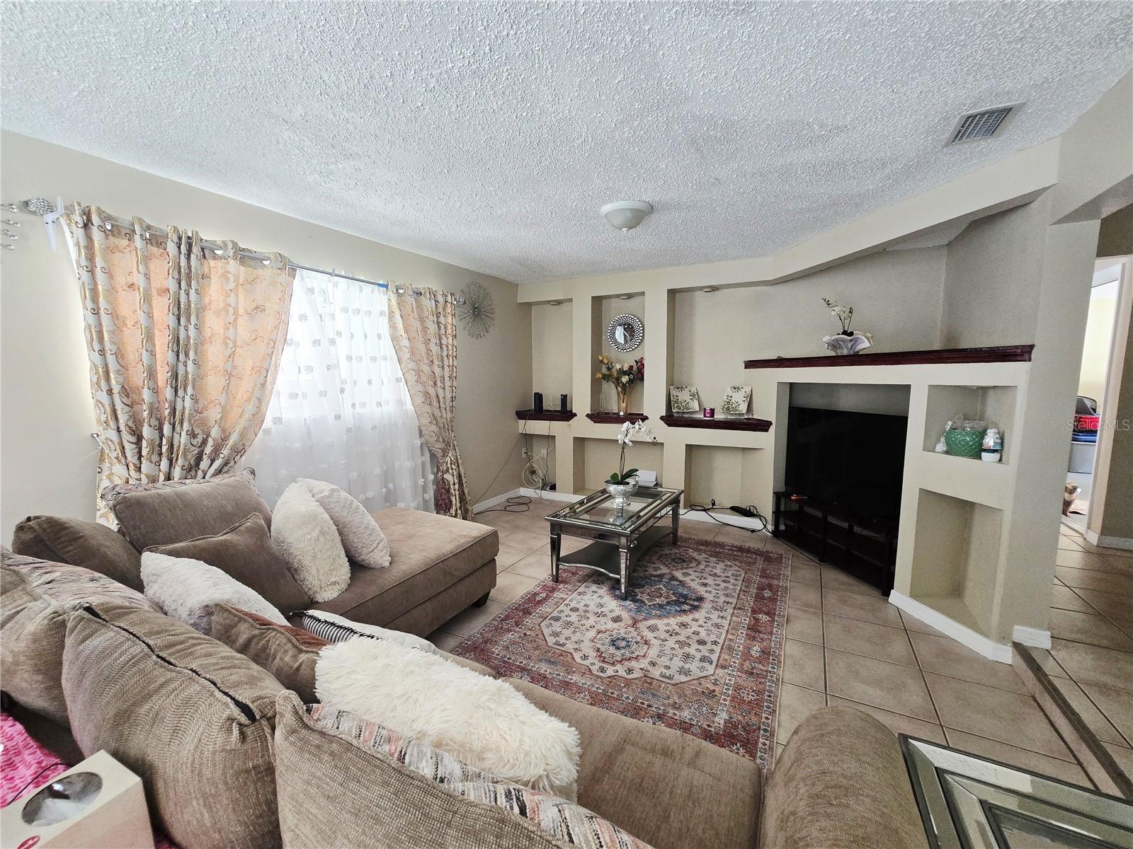 Image 11 of 23 For 2753 Beckwith Street