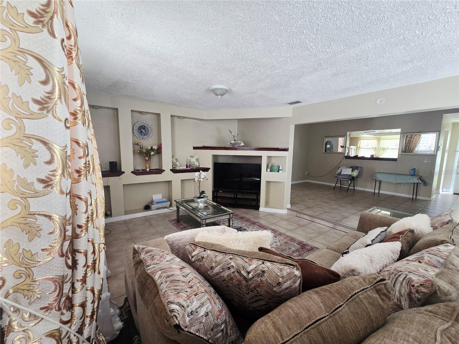 Image 12 of 23 For 2753 Beckwith Street
