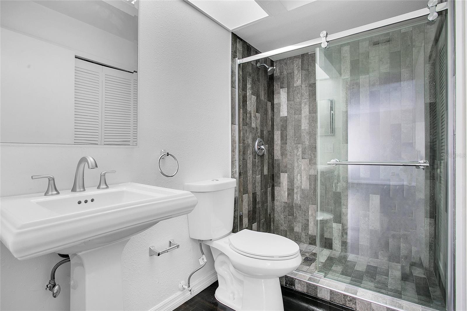 Image 15 of 36 For 7667 Sugar Bend Drive 7667