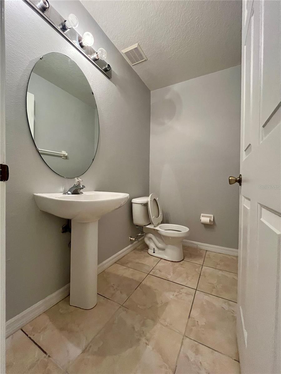 Image 5 of 24 For 1647 Windsor Oak Court