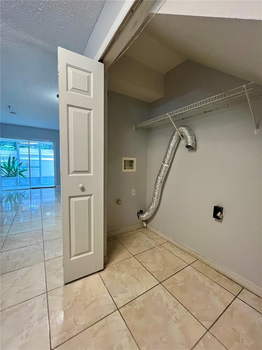Image 7 of 24 For 1647 Windsor Oak Court