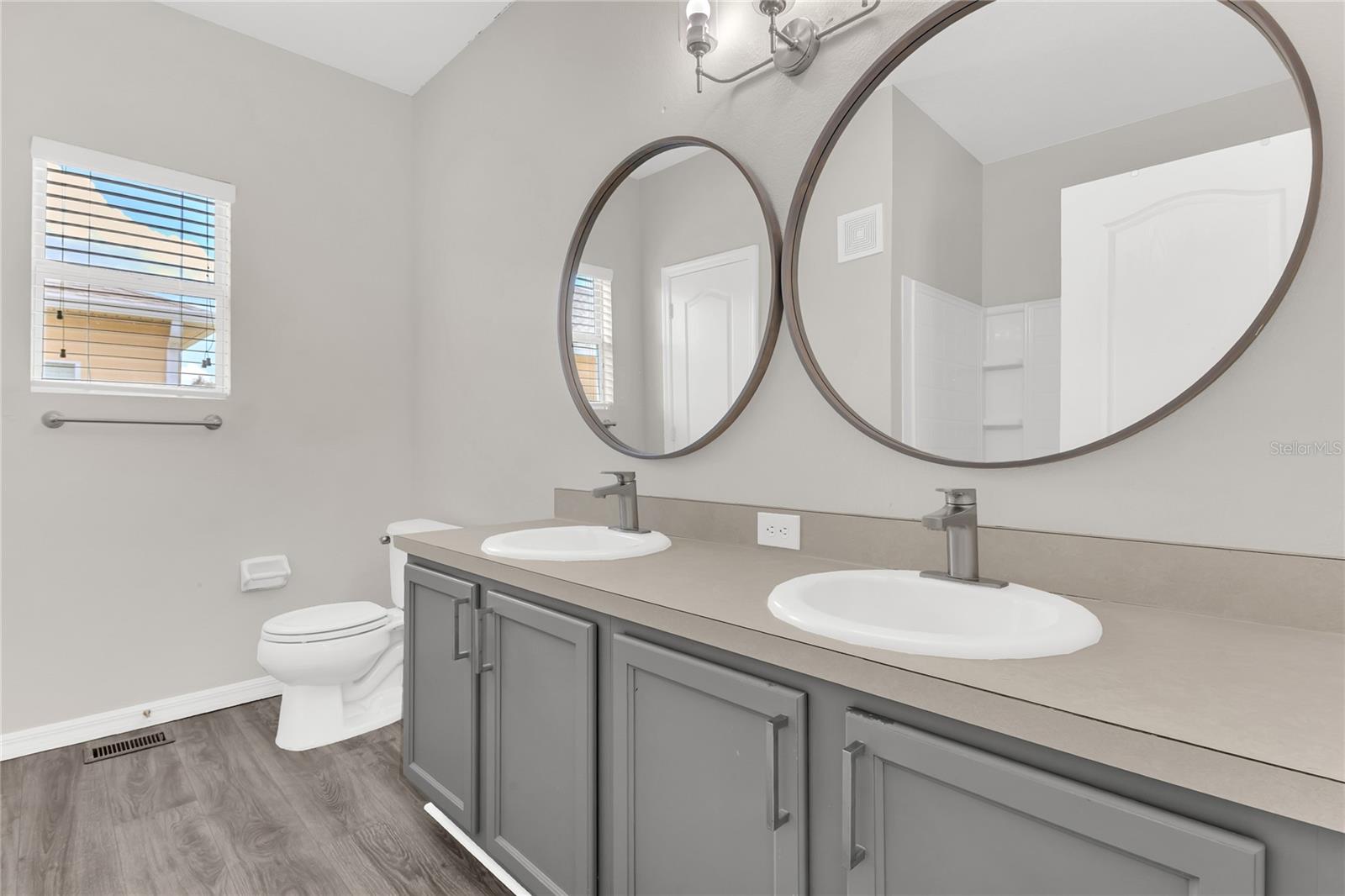 Image 20 of 29 For 2280 Betsy Ross Lane