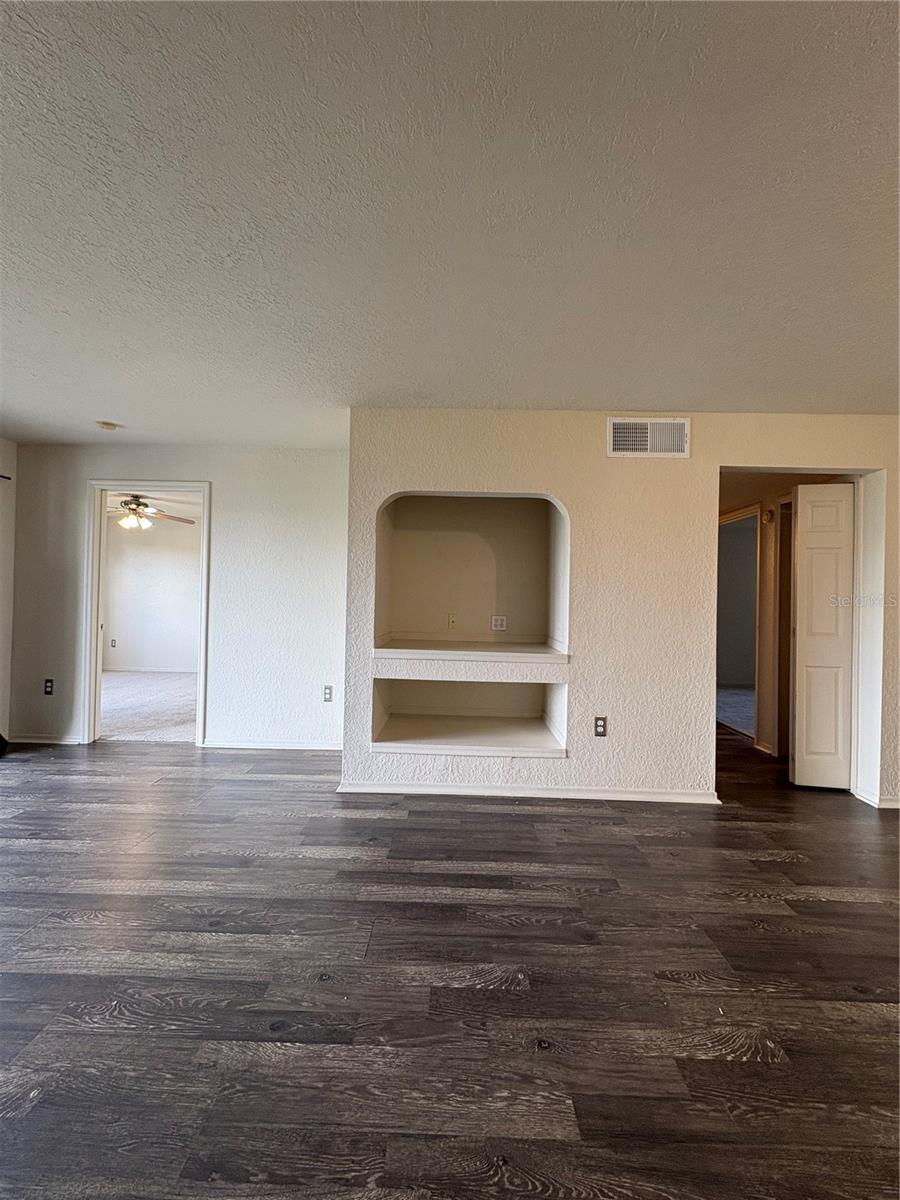 Image 4 of 11 For 14036 Fairway Island Drive 1532