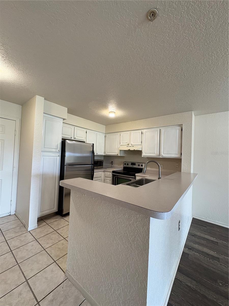 Image 5 of 11 For 14036 Fairway Island Drive 1532