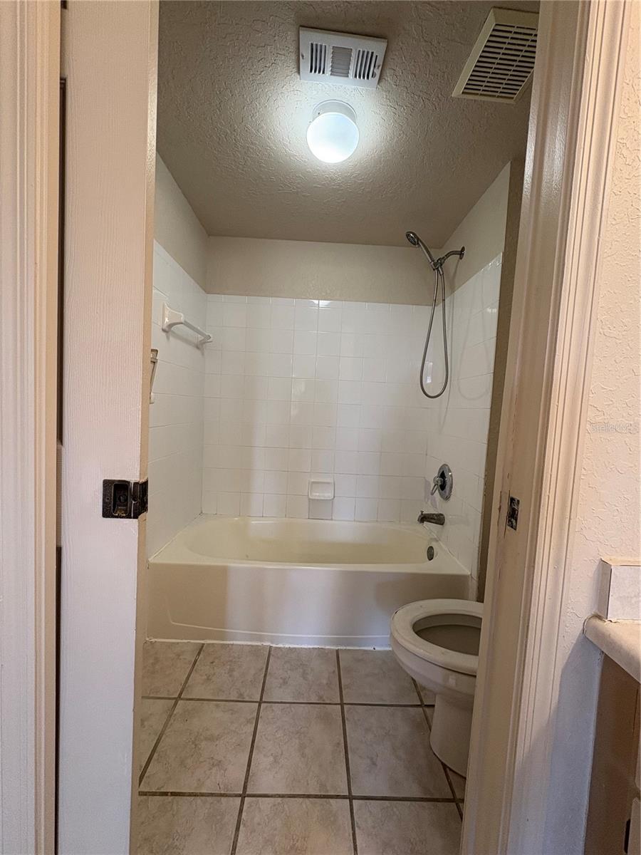 Image 9 of 11 For 14036 Fairway Island Drive 1532